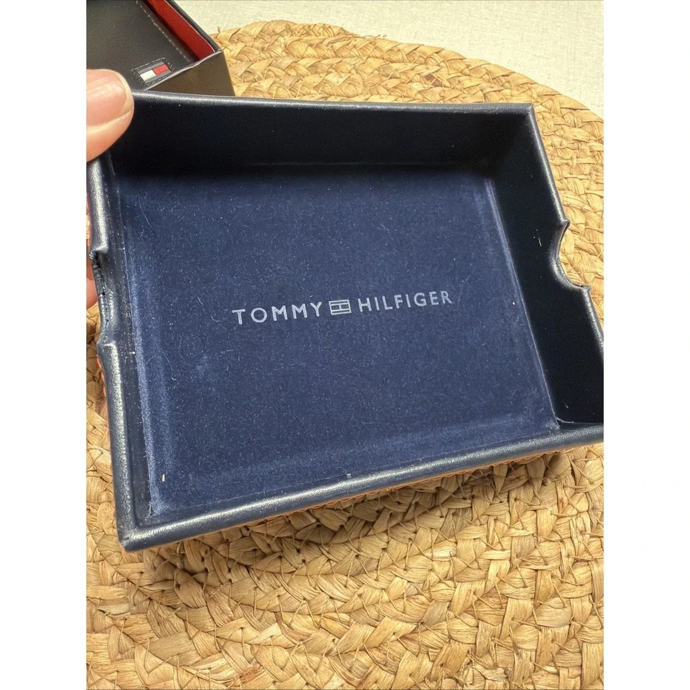 Tommy Hilfiger Men's RFID Protection Leather Wallet Bifold Brown 31HP220033